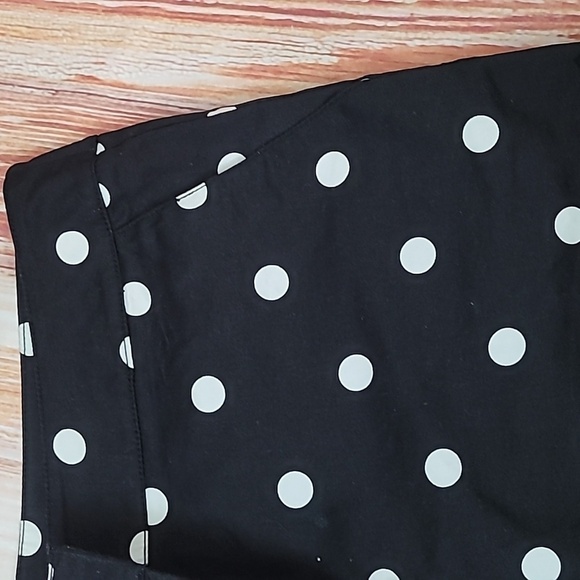 NY&CO 7th Avenue Design Studio Cuffed Polka Dot Shorts - Picture 3 of 8